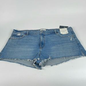 NWT Abercrombie & Fitch The Mom Shorts Jean High rise distressed size 36 / 22